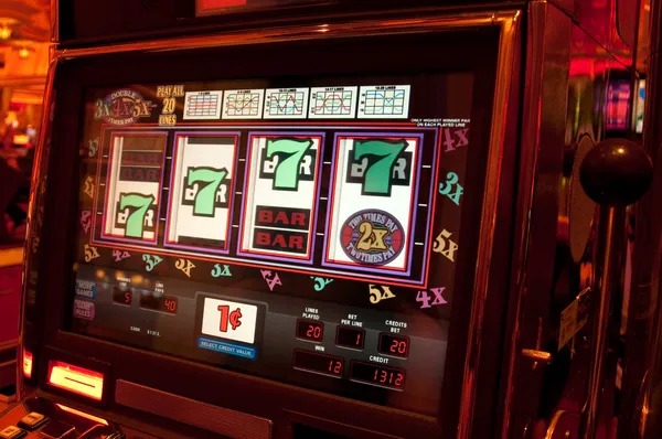 Live Ceme Online dealer table interface